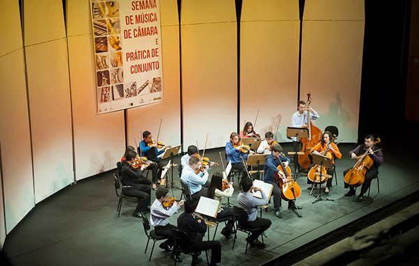 Camerata-e-Orquestra