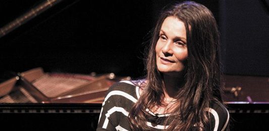 Míriam Braga traz ‘Presente’ ao Conservatório nesta quarta