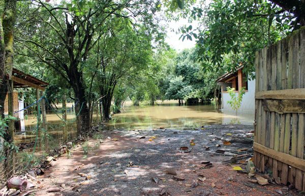 Mais de dez moradias são atingidas por elevação em 5,5 m do Sorocaba