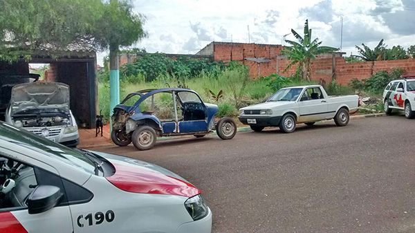 Quadrilha suspeita de desmanchar veículos furtados é detida pela PM