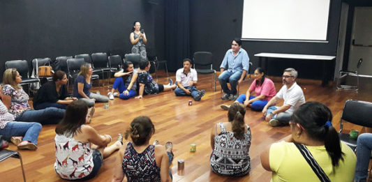 CEU recebe encontro de docentes de artes que visa capacitação