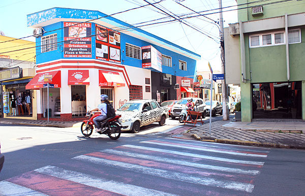 Prefeitura adquire novo sinal para cruzamento da rua 11