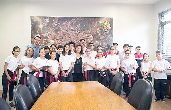 MJ recebe visita de alunos do Sesi e explica o ‘Plano Diretor’