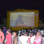 Bairros periféricos recebem sessões itinerantes de filmes