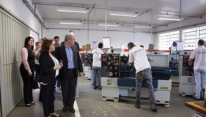 Prefeitura inicia estudos para trazer mais cursos via Senai