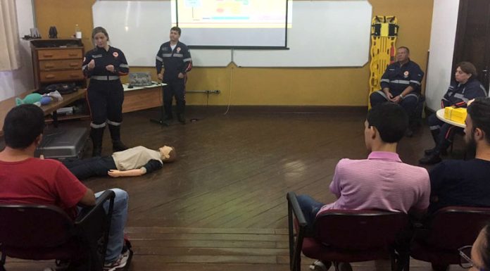 Brigadistas e alunos de Etec são instruídos pelo Samu