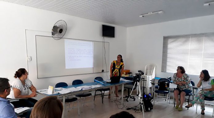 Coordenadores participam de reunião focando alfabetização