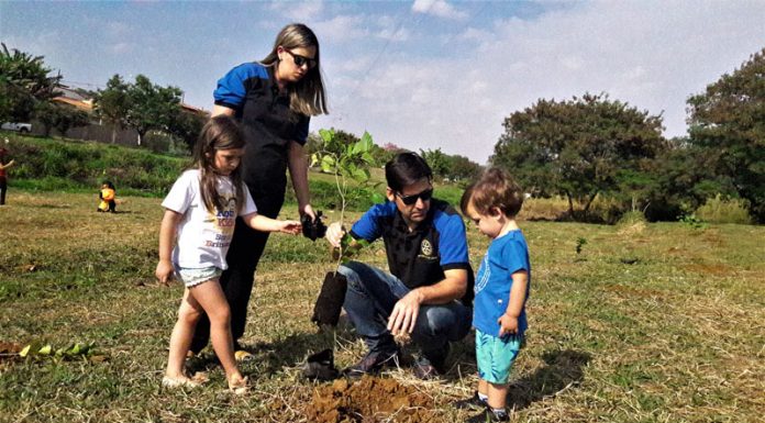 200 mudas de árvores frutíferas são plantadas às margens do Manduca