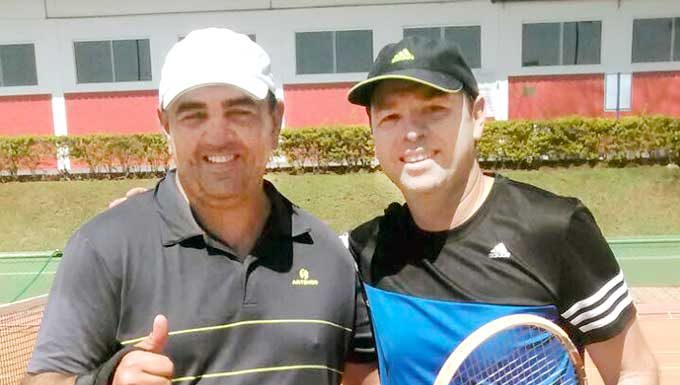 88 disputam torneio de tênis que acontece no Clube de Campo