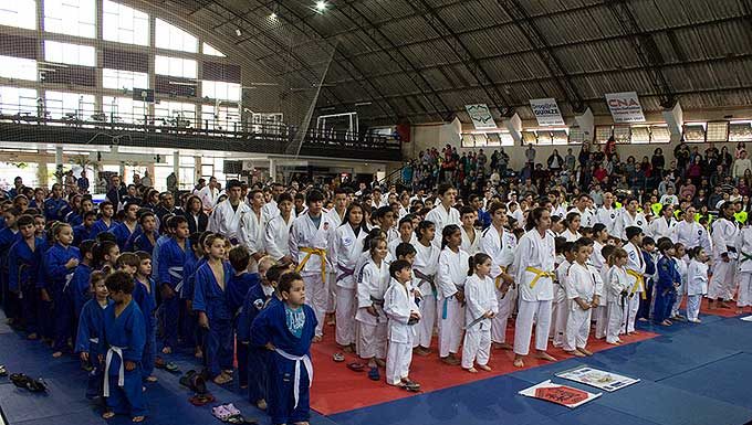 Equipe oficial vence Torneio Ana Mendes