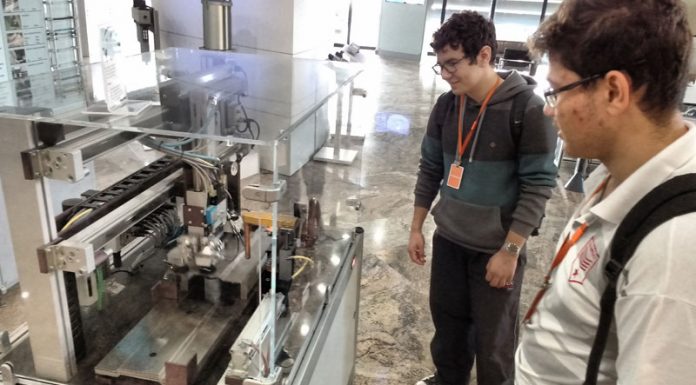 Alunos da ‘Sales Gomes’ ficam em quarto em disputa de mecatrônica