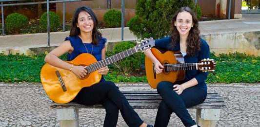 Duas alunas de violão clássico fazem Recital de Formatura