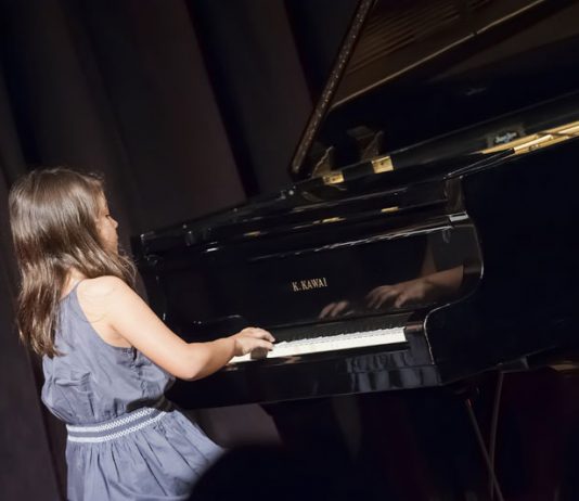 Conservatório tem apresentação de 44 alunos de piano neste domingo