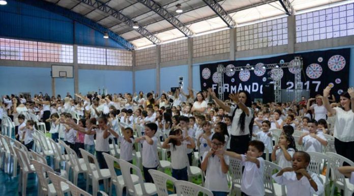 Secretaria de Educação promove formatura