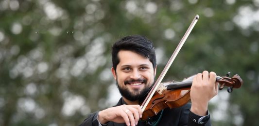 Guilherme Cendretti apresenta recital de formatura do curso de violino