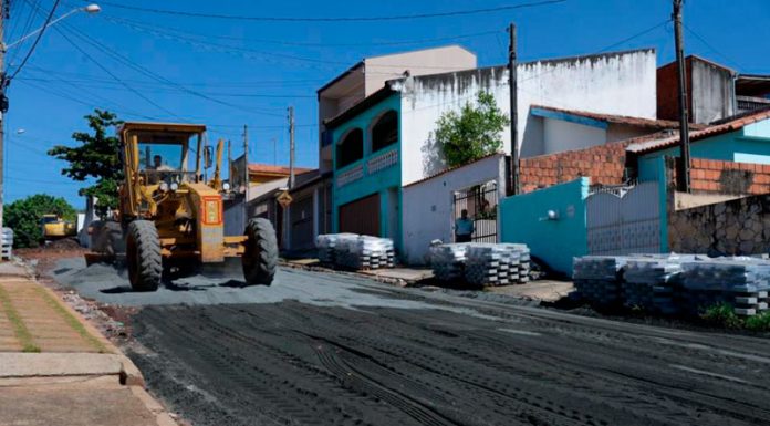 Nova fase de trabalho com lajotas tem início no Jardim Wanderley