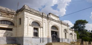 Estação ferroviária perto da incorporação