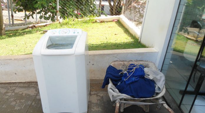 Homem é detido ao usar carrinho de mão em furto a residência