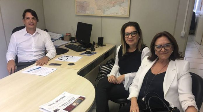 Prefeita busca benefícios em duas secretarias de estado