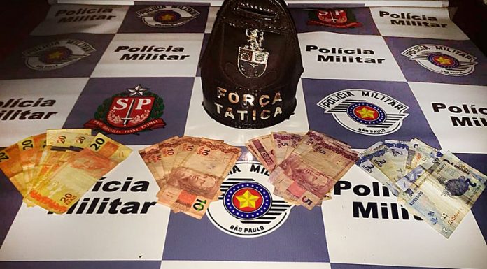 Dupla armada rouba pastelaria e foge em moto “emprestada”