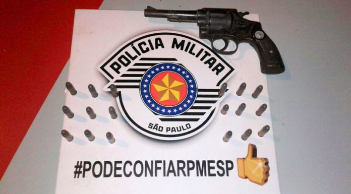 PM prende duas pessoas por por porte de arma e munições