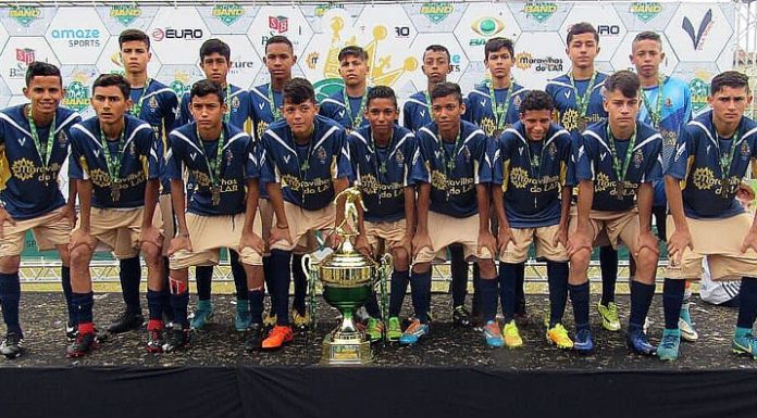Sub-15 do Bom de Bola vence a Taça Band