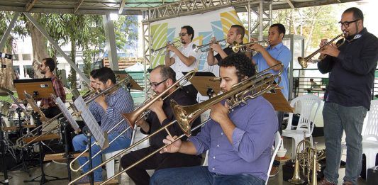 Big Band comanda a animação durante o “Música na Praça”