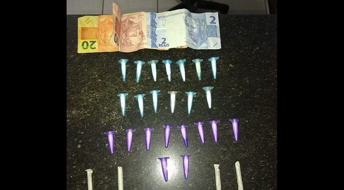 Homem é flagrado com drogas após tentar se esconder em bar no centro