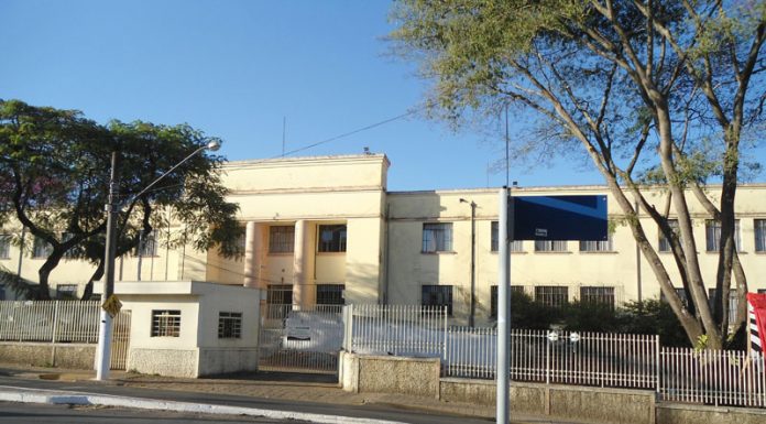 Alunos voluntários se reúnem para reformar salas de aulas na Etec ‘SG’