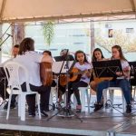 Apresentação musical de oficinas de violão e coral são destaques