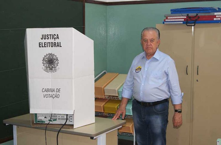 Após votar, Gonzaga se diz confiante com o resultado das urnas neste dia 7