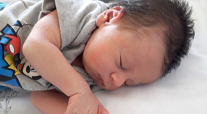 Lojista mantém tradição e doa ‘kit’ completo ao primeiro bebê do ano