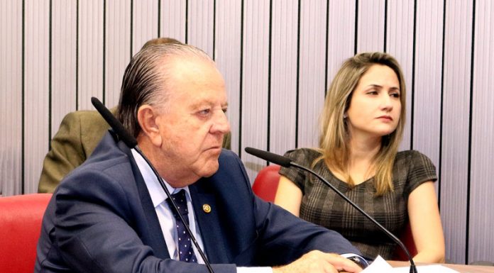 Deputado Gonzaga apresenta projeto que beneficia surdos