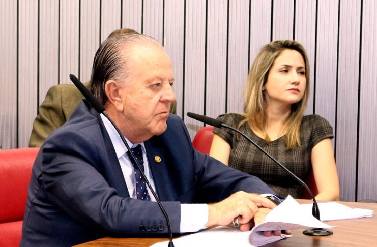 Deputado Gonzaga apresenta projeto que beneficia surdos