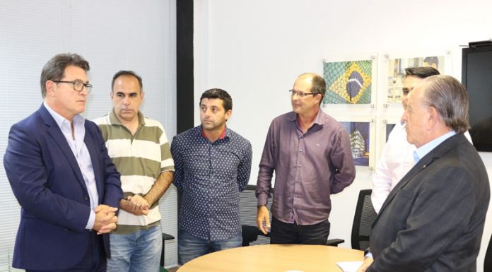 Deputado e secretário buscam reaver verba para placas turísticas