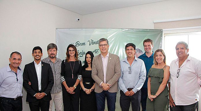Guiga Peixoto promove inauguração de escritório político no município