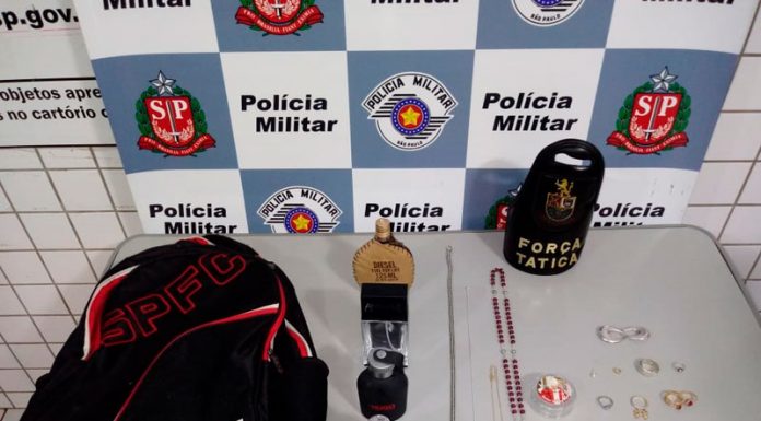 Dupla é flagrada com joias furtadas e acaba detida por receptação