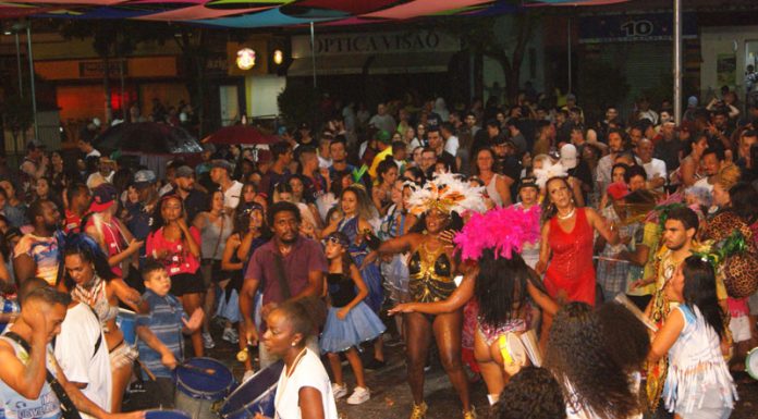 Carnaval reúne cerca de 30 mil na Matriz