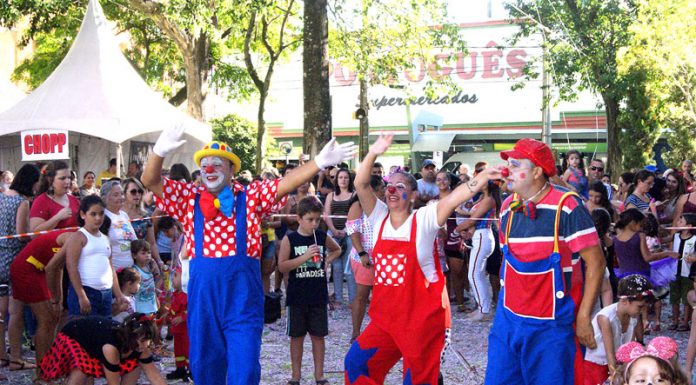 Famílias lotam matinês na Praça da Matriz