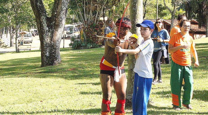 Estudantes da Apae integram projeto de interação com índios
