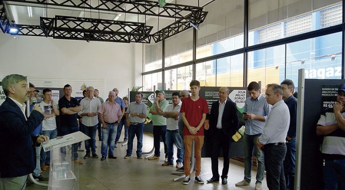 Agricultores divulgam ações em exposição