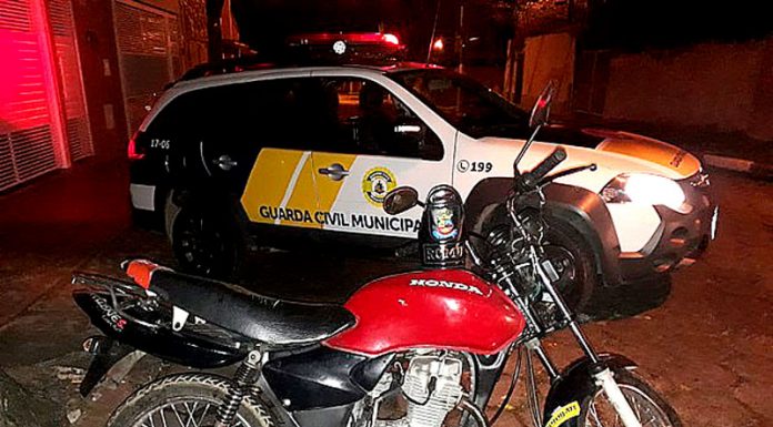 GCM encontra e recolhe moto abandonada na vila Minghini