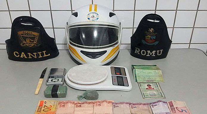 Homem pula de carro durante fuga e acaba preso por tráfico de drogas