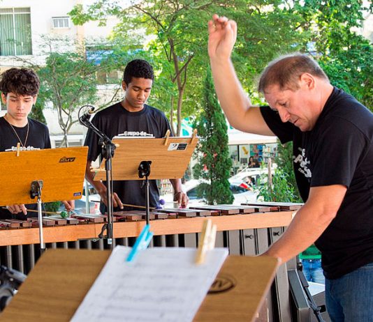 Grupo de Percussão faz apresentação no ‘Música na Praça’