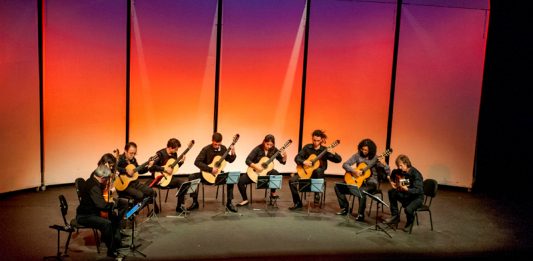 Camerata de Violões do CDMCC faz concerto na noite desta quarta-feira