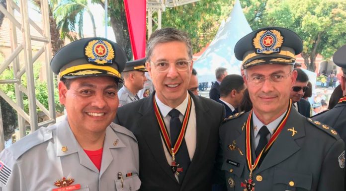 Guiga Peixoto recebe homenagem do CPI-7 da PM de São Paulo