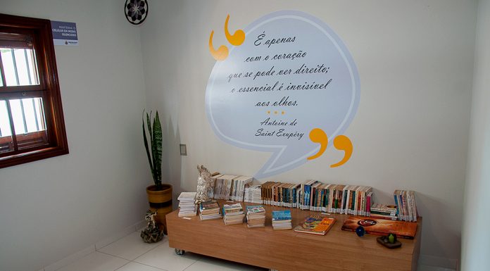 Atividades de meditação são promovidas em biblioteca