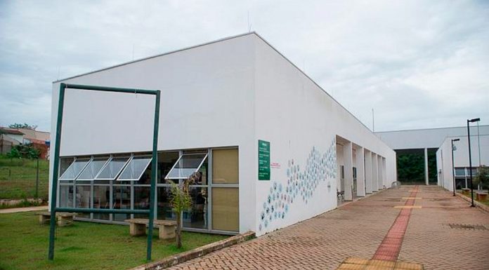 Estudantes da FKB realizam rematrículas no CEU das Artes