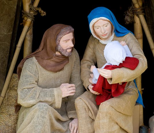 Materiais reciclados dão vida a presépio de Natal no Conservatório de Tatuí
