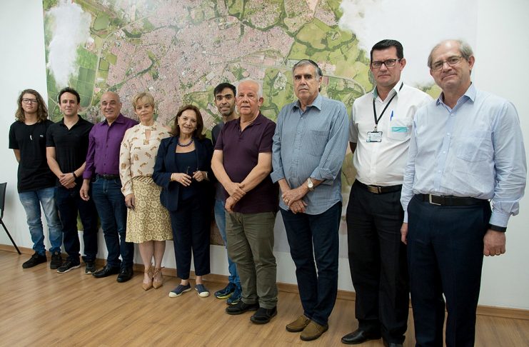 Aplicativos vão controlar vagas de estacionamento e linhas de ônibus
